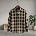 Button-down check shirt with black and beige plaid, long sleeves and chest pocket
