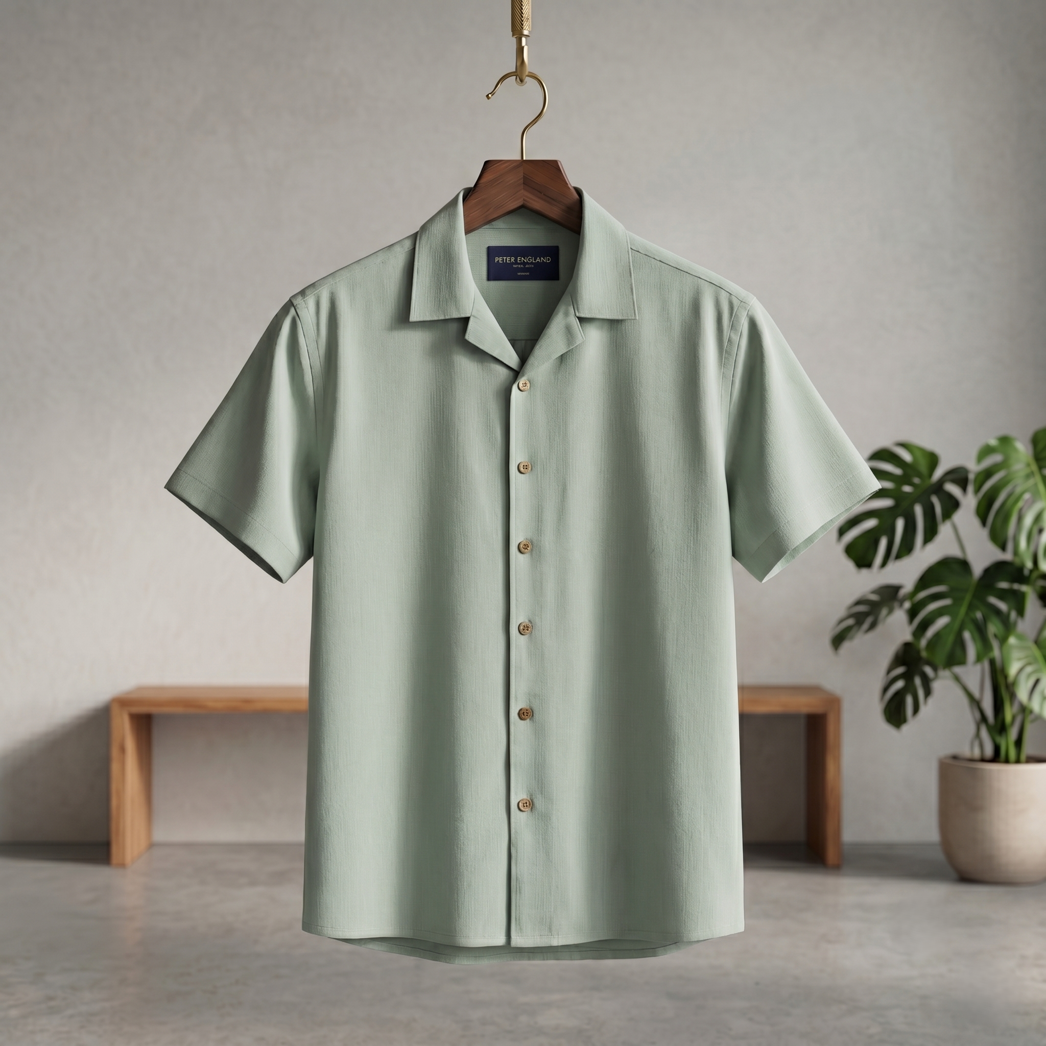 Cuban half shirt in light mint green, short sleeves with button-front and camp collar